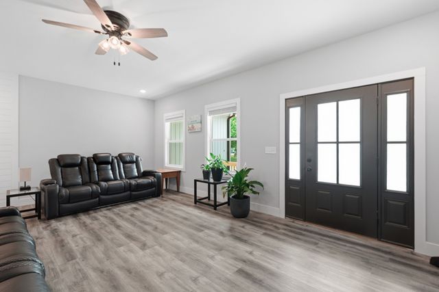 698 Dearman St, Smithville, TN 37166