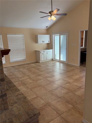 210 Oak Bay St 1102, Rockport, TX 78382