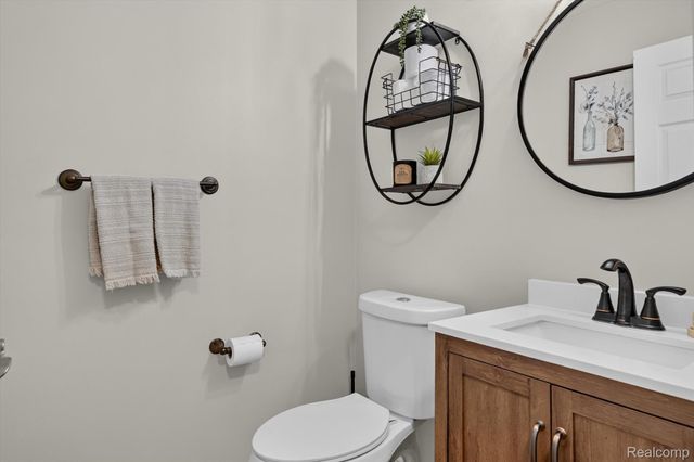 532 Winwood Circle, Walled Lake, MI 48390