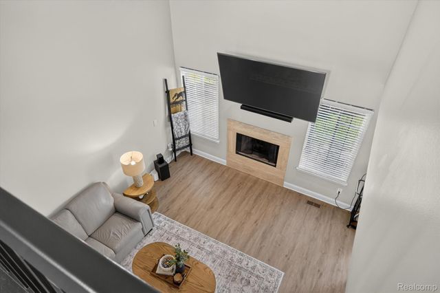 532 Winwood Circle, Walled Lake, MI 48390