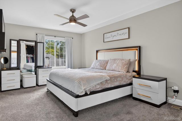 532 Winwood Circle, Walled Lake, MI 48390