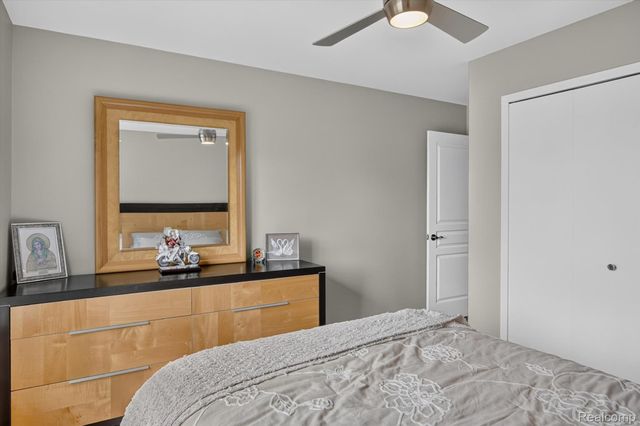 532 Winwood Circle, Walled Lake, MI 48390