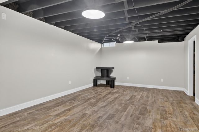 532 Winwood Circle, Walled Lake, MI 48390
