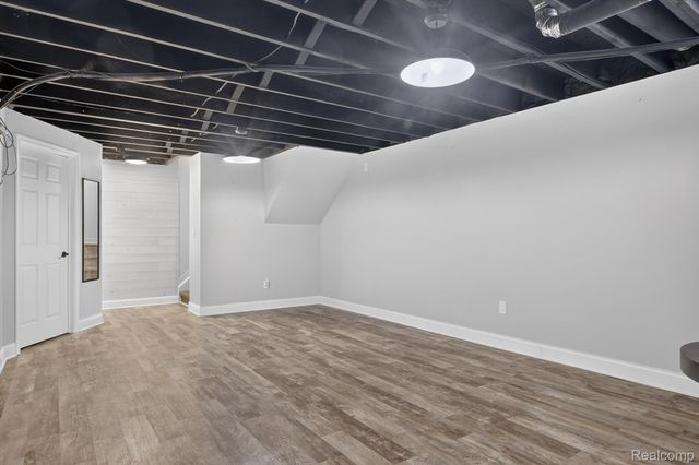 532 Winwood Circle, Walled Lake, MI 48390