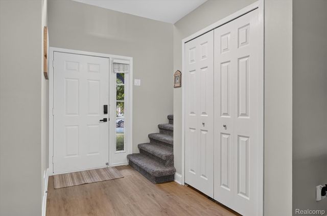 532 Winwood Circle, Walled Lake, MI 48390