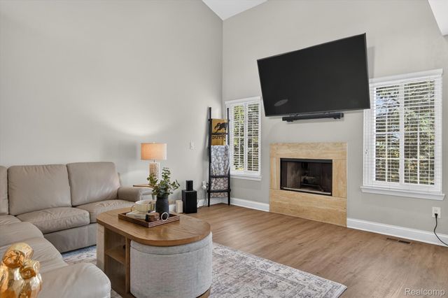 532 Winwood Circle, Walled Lake, MI 48390