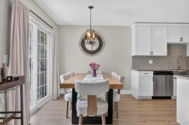 532 Winwood Circle, Walled Lake, MI 48390