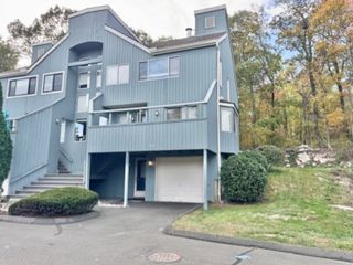 302 Pheasant glen Drive 302, Shelton, CT 06484