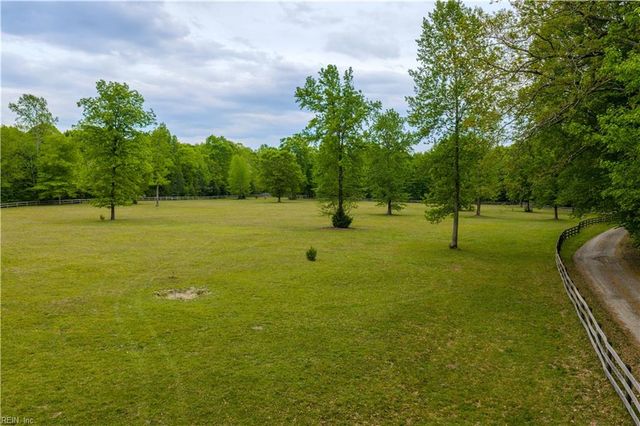 9652 Laurelwood LN, Gloucester, VA 23061