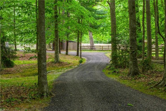 9652 Laurelwood LN, Gloucester, VA 23061
