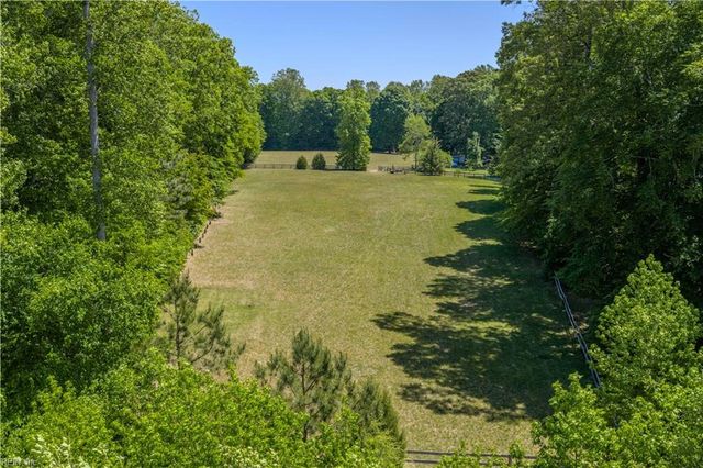 9652 Laurelwood LN, Gloucester, VA 23061