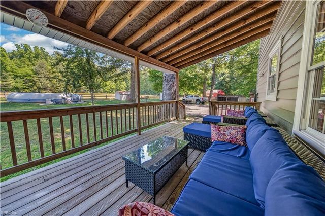 9652 Laurelwood LN, Gloucester, VA 23061
