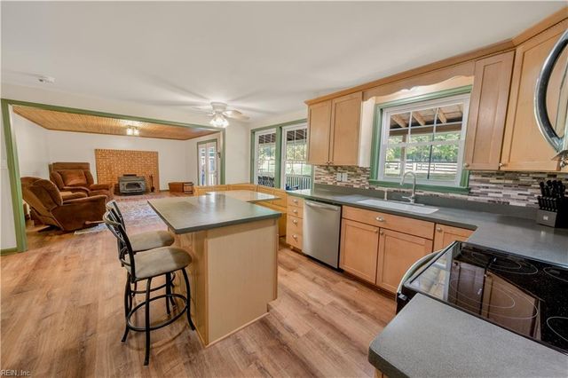 9652 Laurelwood LN, Gloucester, VA 23061