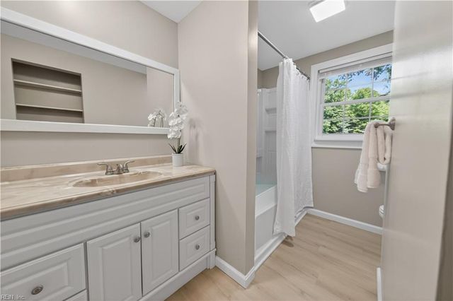9652 Laurelwood LN, Gloucester, VA 23061