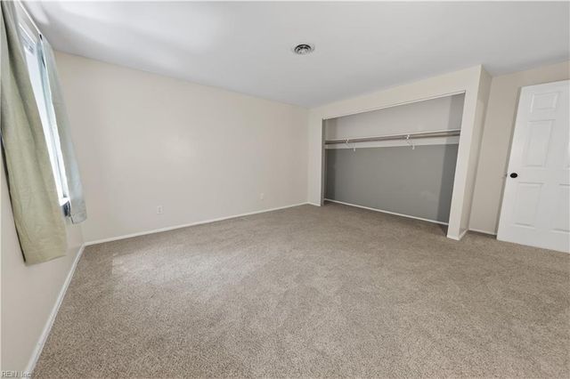 9652 Laurelwood LN, Gloucester, VA 23061