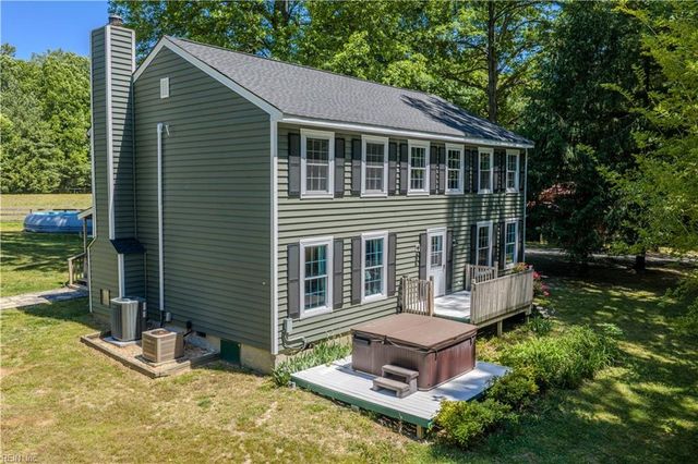 9652 Laurelwood LN, Gloucester, VA 23061