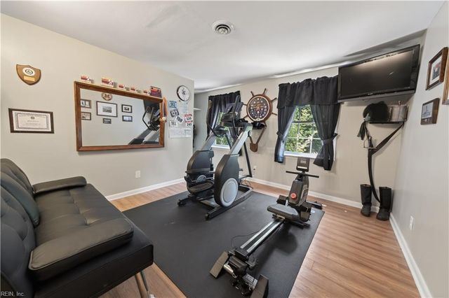 9652 Laurelwood LN, Gloucester, VA 23061