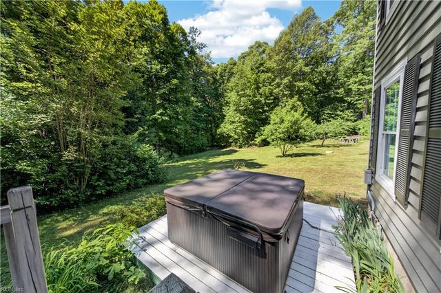 9652 Laurelwood LN, Gloucester, VA 23061