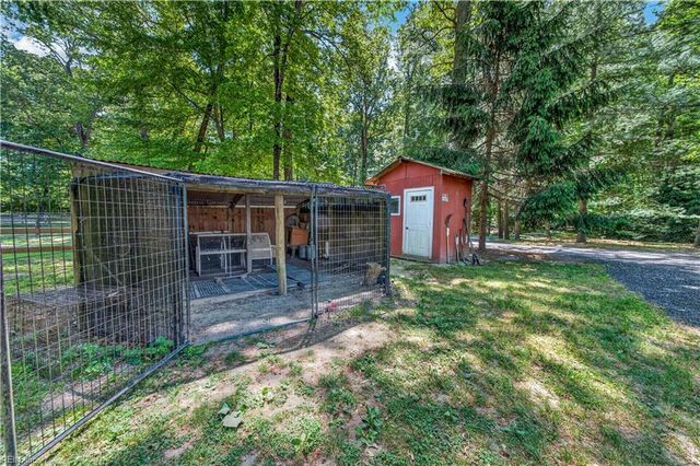 9652 Laurelwood LN, Gloucester, VA 23061