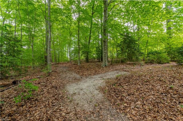 9652 Laurelwood LN, Gloucester, VA 23061