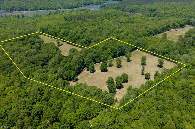 9652 Laurelwood LN, Gloucester, VA 23061