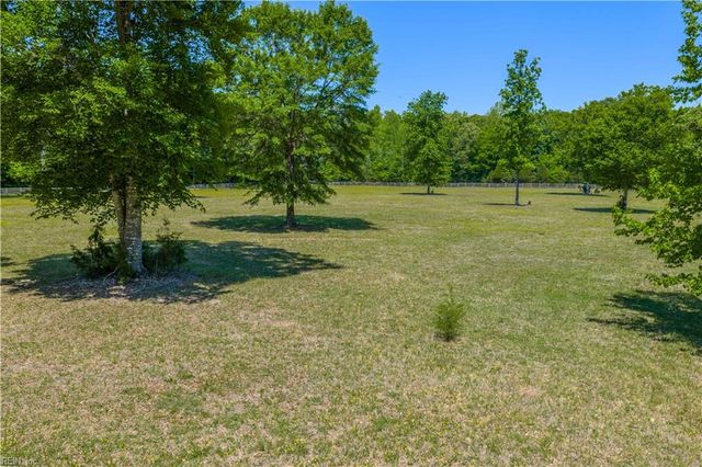 9652 Laurelwood LN, Gloucester, VA 23061
