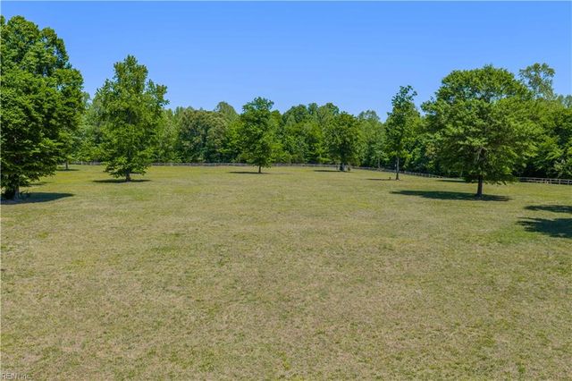 9652 Laurelwood LN, Gloucester, VA 23061