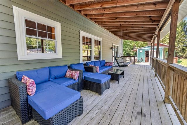 9652 Laurelwood LN, Gloucester, VA 23061