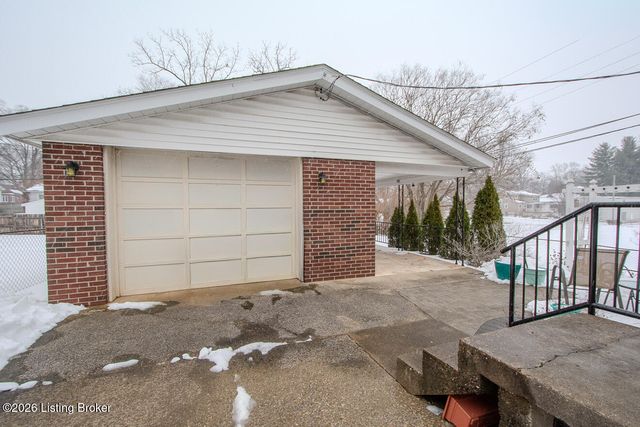 2219 Lancashire Ave, Louisville, KY 40205