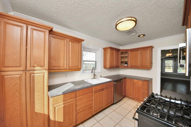 516 Eleanor Street, Houston, TX 77009