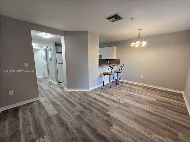 1627 NW 18th St 403, Miami, FL 33125