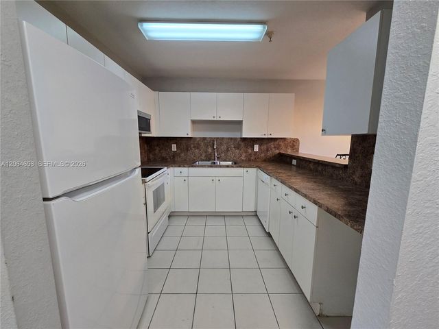 1627 NW 18th St 403, Miami, FL 33125