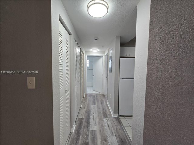 1627 NW 18th St 403, Miami, FL 33125