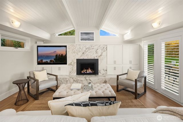 9642 Hilltop Road, Bellevue, WA 98004