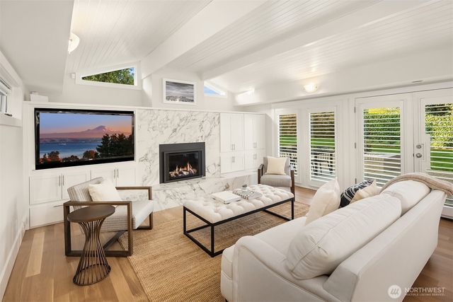 9642 Hilltop Road, Bellevue, WA 98004