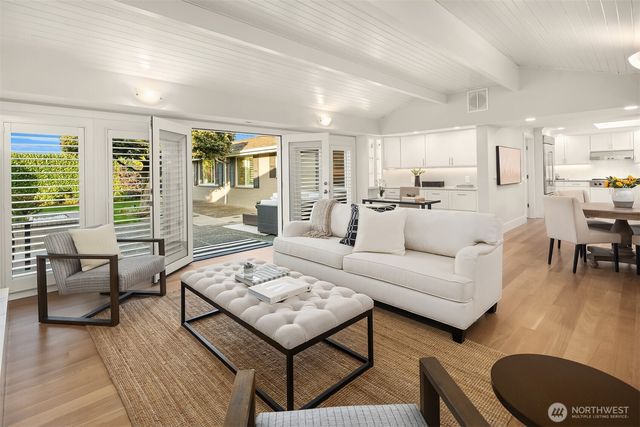 9642 Hilltop Road, Bellevue, WA 98004