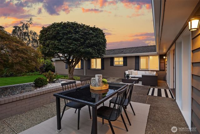 9642 Hilltop Road, Bellevue, WA 98004