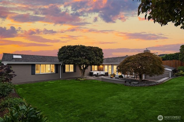 9642 Hilltop Road, Bellevue, WA 98004