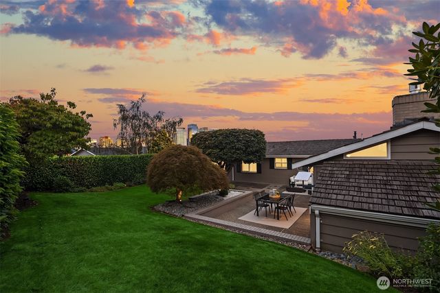 9642 Hilltop Road, Bellevue, WA 98004