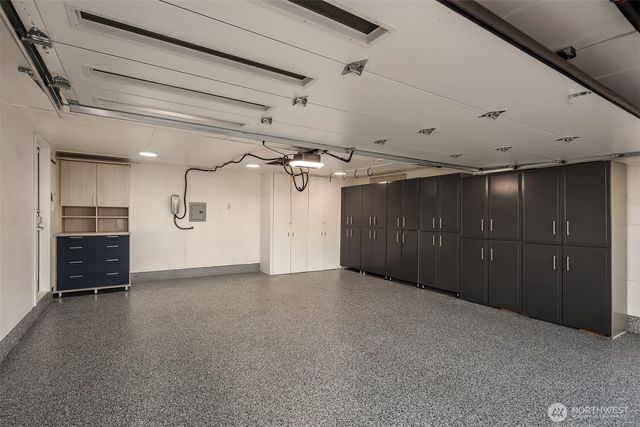 9642 Hilltop Road, Bellevue, WA 98004