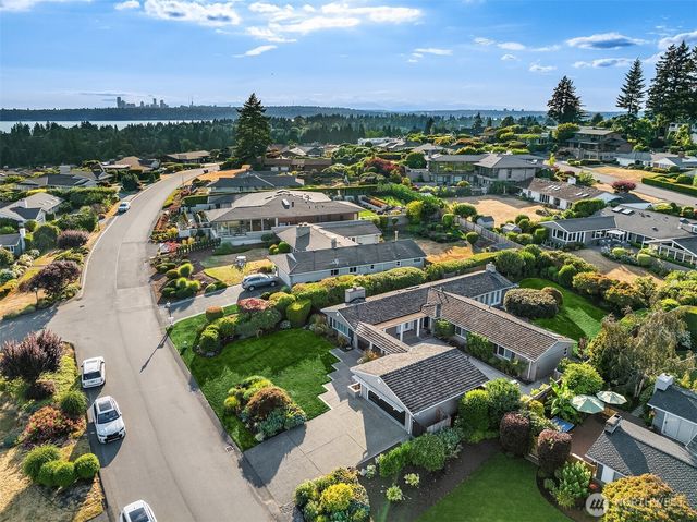 9642 Hilltop Road, Bellevue, WA 98004