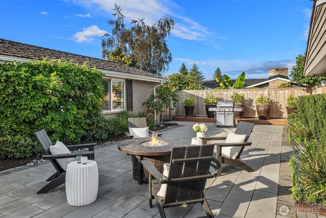 9642 Hilltop Road, Bellevue, WA 98004