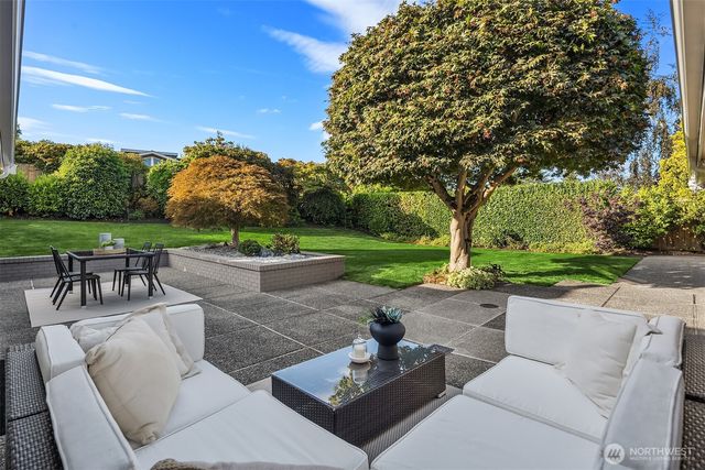 9642 Hilltop Road, Bellevue, WA 98004