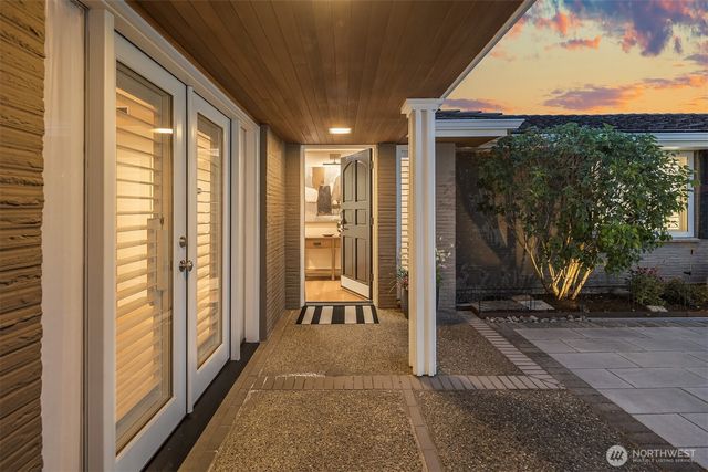 9642 Hilltop Road, Bellevue, WA 98004