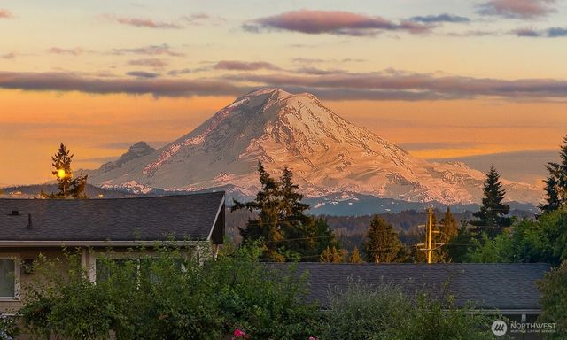 9642 Hilltop Road, Bellevue, WA 98004