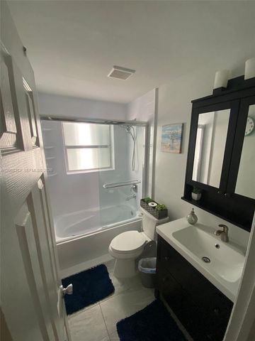 1740 NE 56th St, Fort Lauderdale, FL 33334