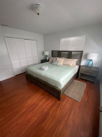 1740 NE 56th St, Fort Lauderdale, FL 33334