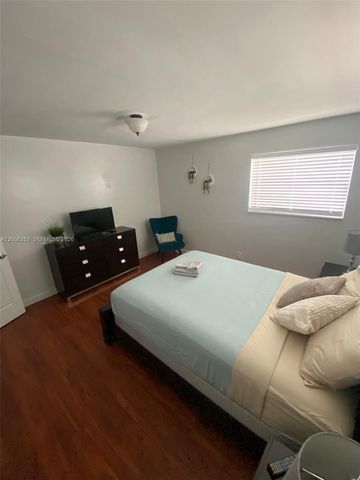 1740 NE 56th St, Fort Lauderdale, FL 33334