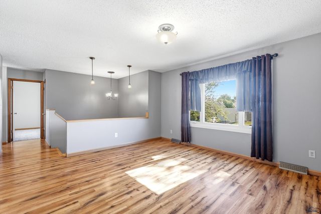 1715 ENNEN DR, Rapid City, SD 57703