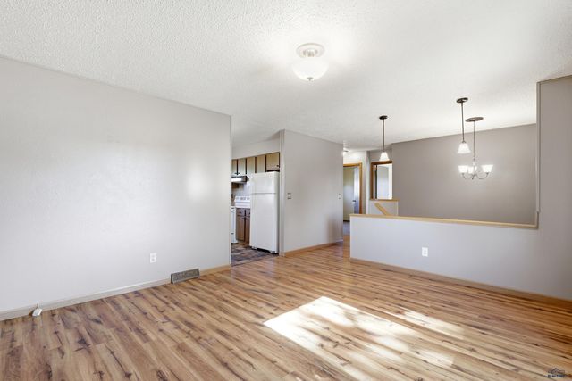 1715 ENNEN DR, Rapid City, SD 57703